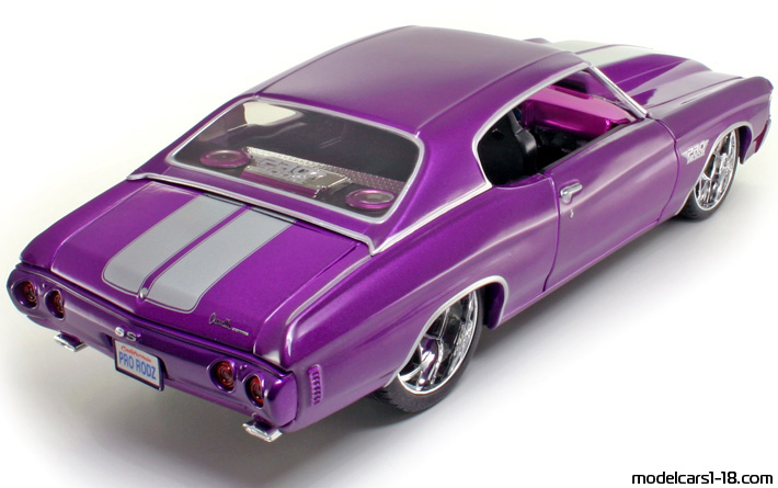 1971 - Chevrolet Chevelle SS 454 Maisto 1/18 (Розовый / Серебристый) Задняя правая сторона