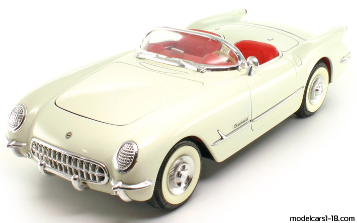1953 - Chevrolet Corvette C1 Mira 1/18 (White) Передняя левая сторона