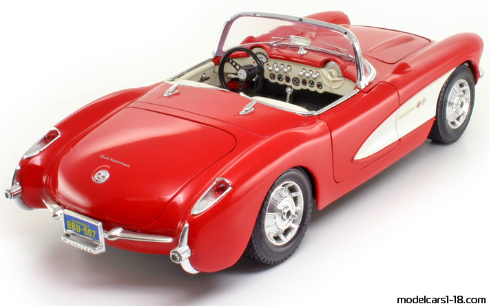 1957 - Chevrolet Corvette C1 Bburago 1/18 (Kрасный / Белый) Задняя правая сторона