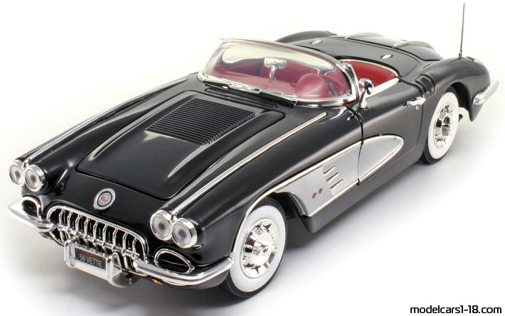 1958 - Chevrolet Corvette C1 Motor Max 1/18 (Чёрный / Серебристый) Передняя левая сторона