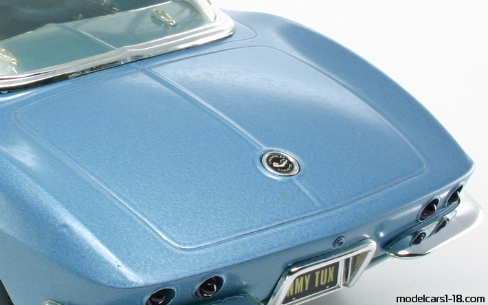 1961 - Chevrolet Corvette C1 ERTL 1/18 (Синий / Белый) Багажник / Поднимающиеся фары