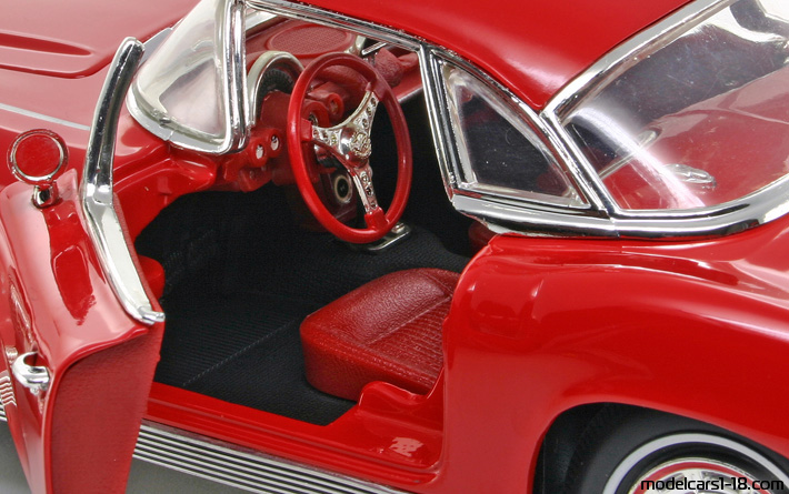 1962 - Chevrolet Corvette C1 ERTL 1/18 (Kрасный) Интерьер панель приборов