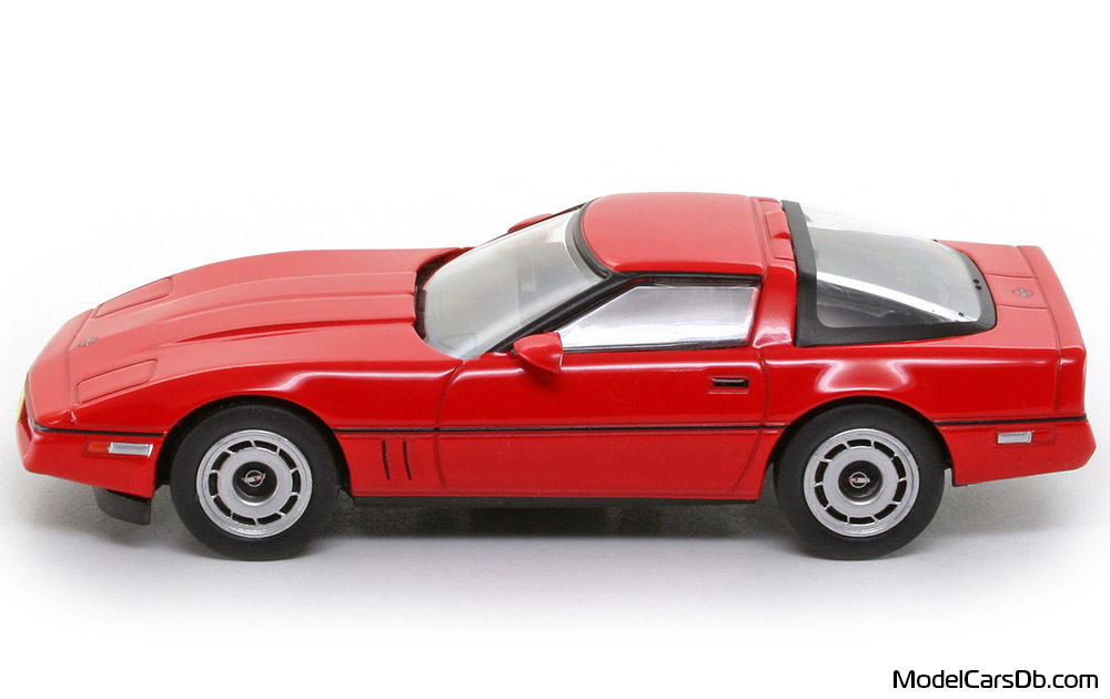 1984 - Chevrolet Corvette C4 DeAgostini 1/43 (Kрасный) Сторона