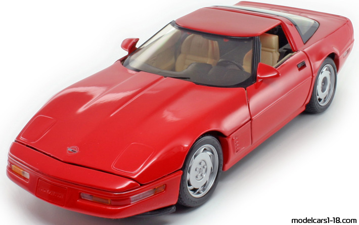 1996 - Chevrolet Corvette C4 Maisto 1/18 (Kрасный) Передняя левая сторона