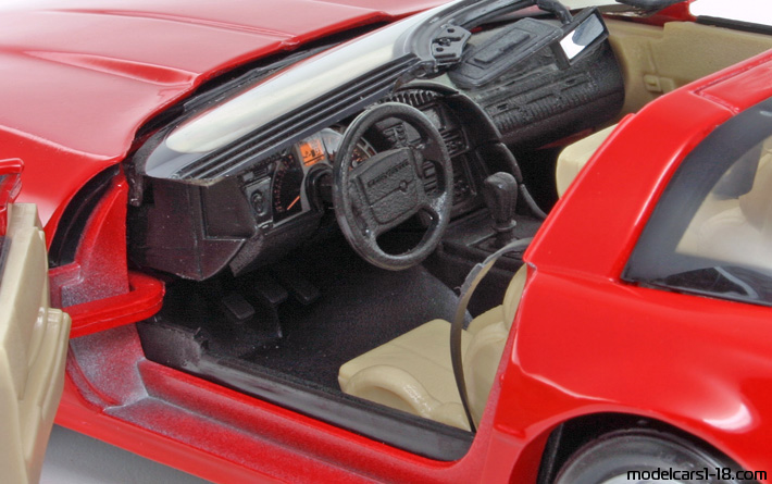 1996 - Chevrolet Corvette C4 Maisto 1/18 (Kрасный) Интерьер панель приборов