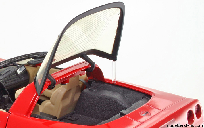 1996 - Chevrolet Corvette C4 Maisto 1/18 (Kрасный) Багажник / Поднимающиеся фары
