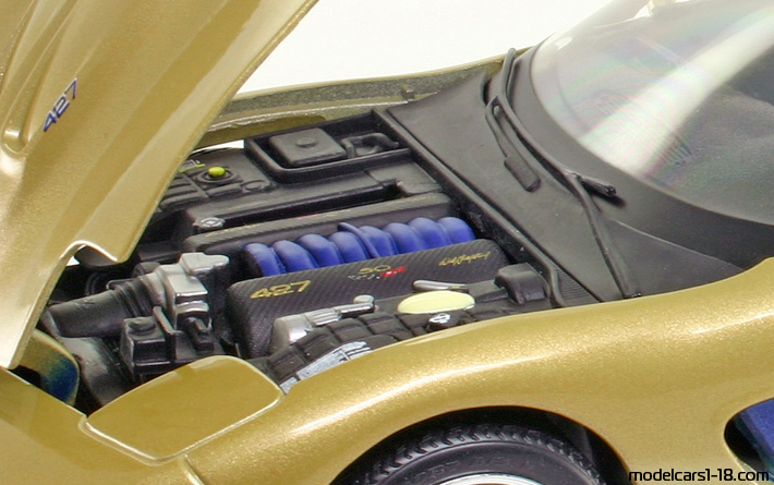 2003 - Chevrolet Corvette C5 Z06 Guldstrand Maisto 1/18 (Жёлтый / Синий) Двигатель