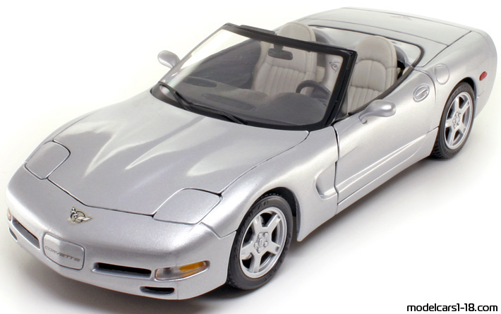 1998 - Chevrolet Corvette C5 Maisto 1/18 (Серебристый) Передняя левая сторона