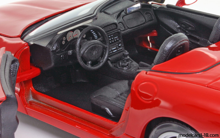 1998 - Chevrolet Corvette C5 Maisto 1/18 (Kрасный) Интерьер панель приборов