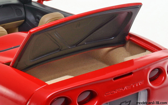 1998 - Chevrolet Corvette C5 UT 1/18 (Kрасный) Багажник / Поднимающиеся фары