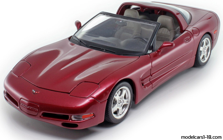 1997 - Chevrolet Corvette C5 Bburago 1/18 (Kрасный) Передняя левая сторона