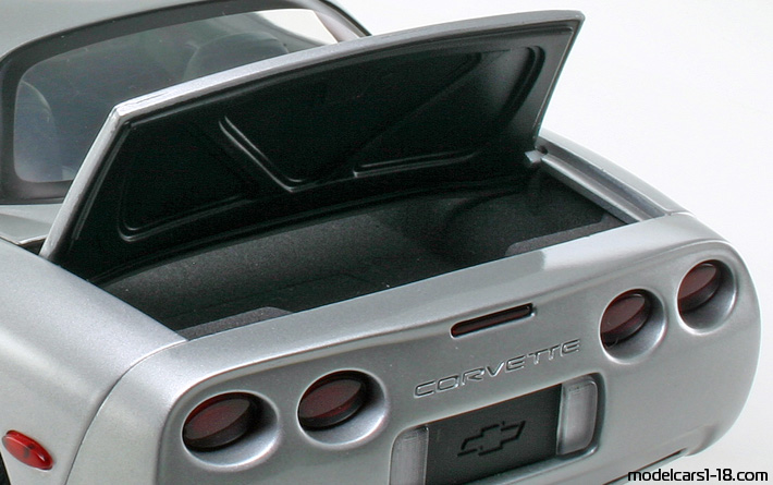 1998 - Chevrolet Corvette C5 UT 1/18 (Серебристый) Багажник / Поднимающиеся фары