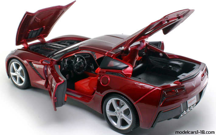 2014 - Chevrolet Corvette C7 Stingray Maisto 1/18 (Kрасный) Открывающиеся части