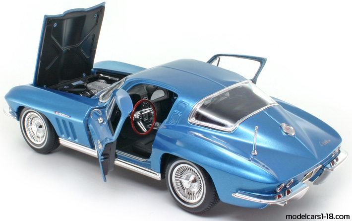 1965 - Chevrolet Corvette Sting Ray C2 Maisto 1/18 (Синий) Открывающиеся части