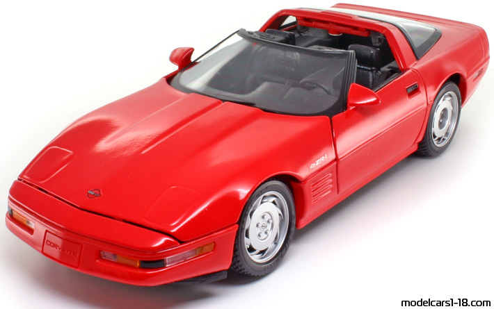 1992 - Chevrolet Corvette ZR-1 C4 Maisto 1/18 (White) Передняя левая сторона