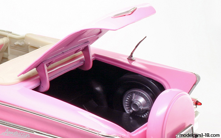 1958 - Chevrolet Impala Motor Max 1/18 (Розовый) Багажник / Поднимающиеся фары