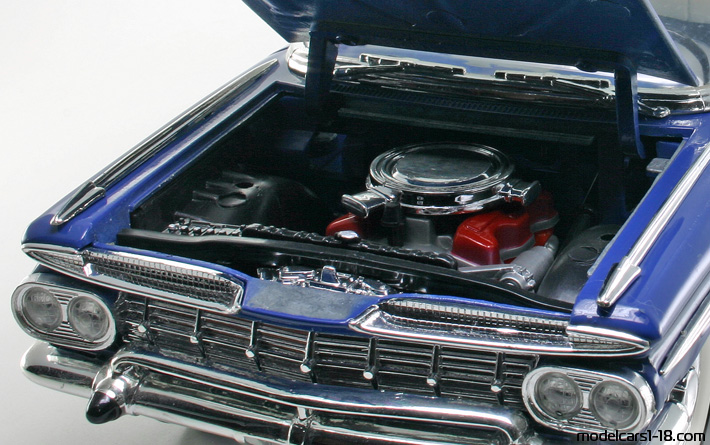 1959 - Chevrolet Impala Road Tough 1/18 (Синий) Двигатель