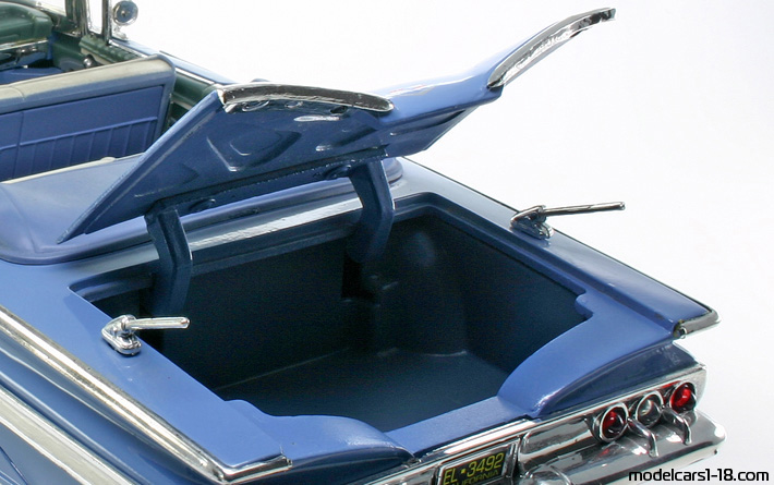 1960 - Chevrolet Impala Motor Max 1/18 (Синий) Багажник / Поднимающиеся фары