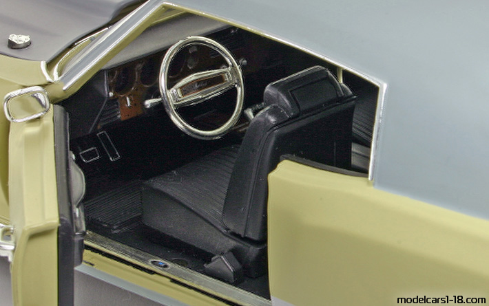 1970 - Chevrolet Monte Carlo SS 454 ERTL 1/18 (Жёлтый / Серый ) Интерьер панель приборов