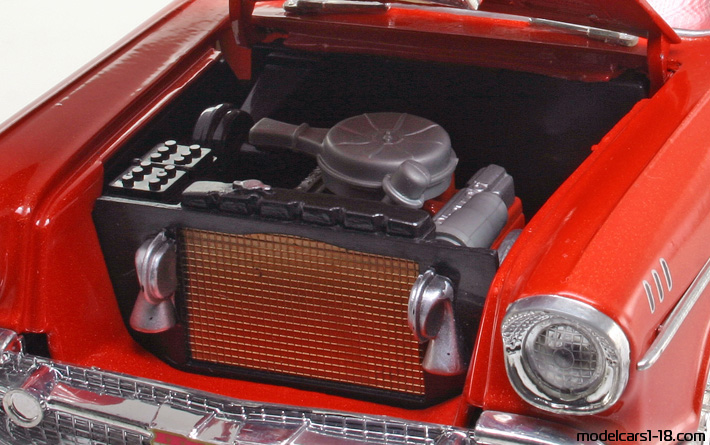 1957 - Chevrolet Nomad Road Tough 1/18 (Kрасный) Двигатель