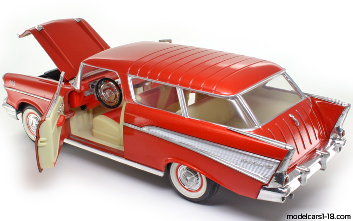 1957 - Chevrolet Nomad Road Tough 1/18 (Kрасный) Открывающиеся части