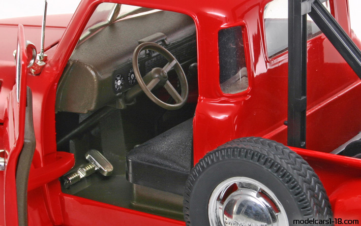 1953 - Chevrolet Pick Up Tow Truck Mira 1/18 (Kрасный) Интерьер панель приборов
