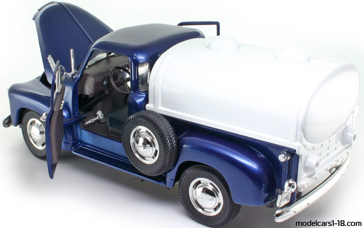 1953 - Chevrolet Pick Up Mira 1/18 (Синий / Белый) Открывающиеся части