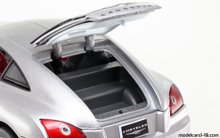 2003 - Chrysler Crossfire Motor Max 1/18 (Серебристый) Багажник / Поднимающиеся фары