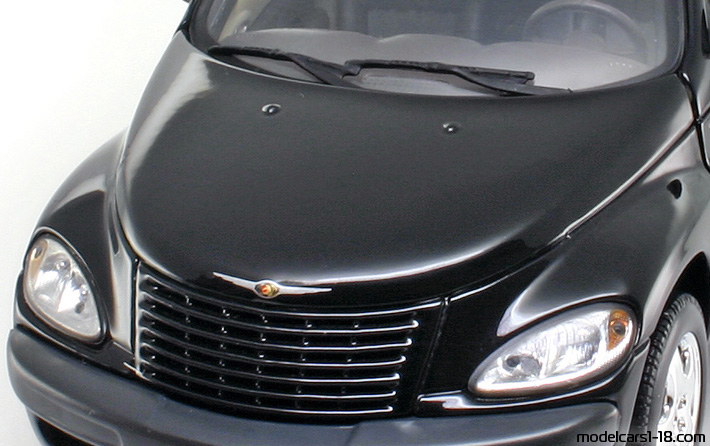 2000 - Chrysler PT Cruiser Maisto 1/18 (Чёрный) Двигатель