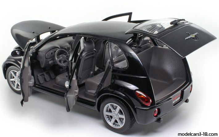 2000 - Chrysler PT Cruiser Motor Max 1/18 (Чёрный) Открывающиеся части