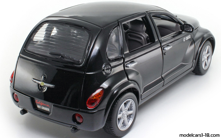 2000 - Chrysler PT Cruiser Motor Max 1/18 (Чёрный) Задняя правая сторона