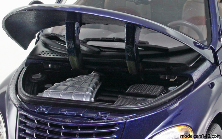 2008 - Chrysler PT Cruiser Motor Max 1/18 (Синий) Двигатель