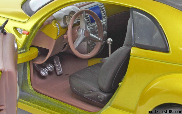 1999 - Chrysler Pronto Cruizer Concept Maisto 1/18 (Жёлтый) Интерьер панель приборов