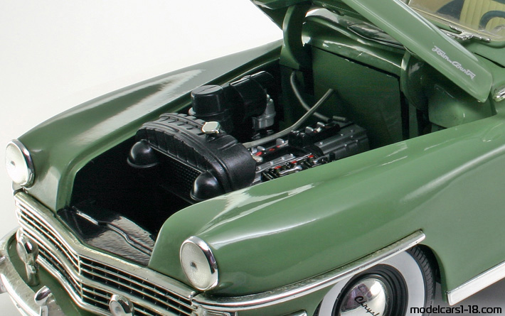 1948 - Chrysler Town & Country Motor City Classic 1/18 (Зелёный) Двигатель