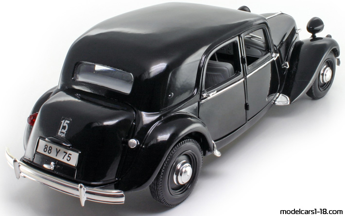 1952 - Citroen 15 CV Maisto 1/18 (Чёрный) Задняя правая сторона