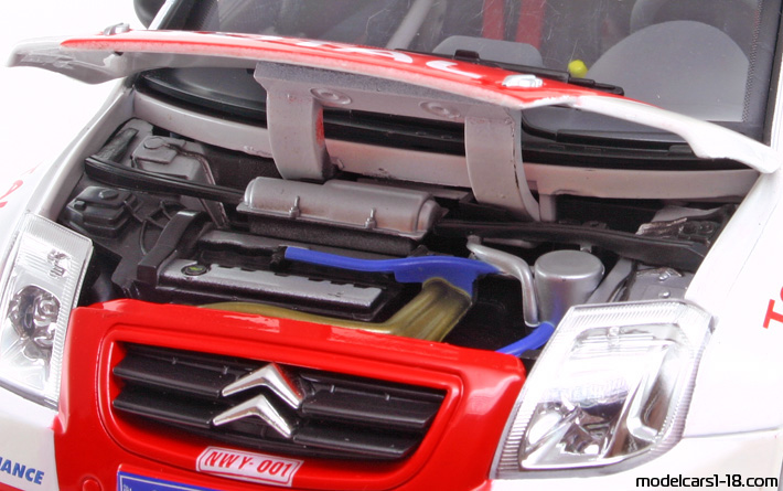 2004 - Citroen C2 Super 1600 Solido 1/18 (Kрасный / Белый) Двигатель
