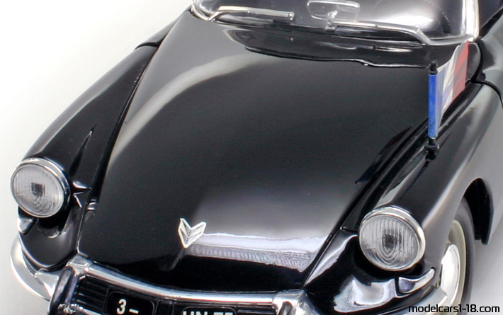 1963 - Citroen DS 19 Presidentielle Solido 1/18 (Чёрный) Двигатель