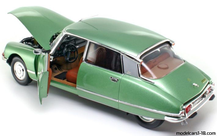 1972 - Citroen DS 23 Norev 1/18 (Зелёный) Открывающиеся части