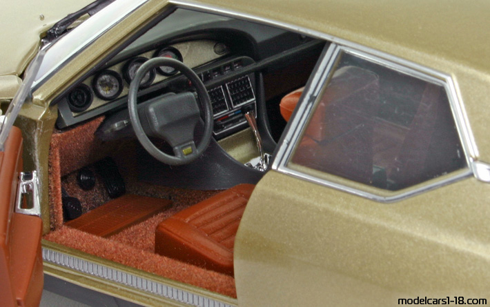 1970 - Citroen SM Norev 1/18 (Золотой ) Интерьер панель приборов