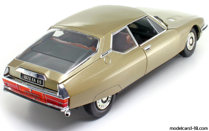 1970 - Citroen SM Norev 1/18 (Золотой ) Задняя правая сторона