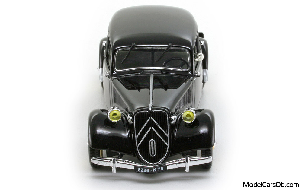 1950 - Citroen Traction 11 B DeAgostini 1/43 (Чёрный) Спереди