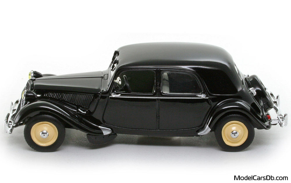 1950 - Citroen Traction 11 B DeAgostini 1/43 (Чёрный) Сторона
