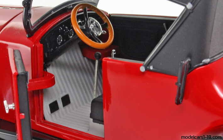 1920 - Cleveland Model 40 Signature Models 1/18 (Kрасный / Чёрный) Интерьер панель приборов