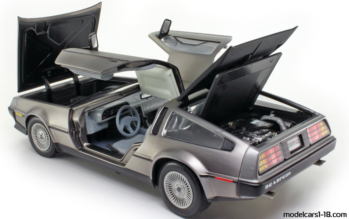 1981 - DeLorean DMC-12 Sun Star 1/18 (Серый ) Открывающиеся части