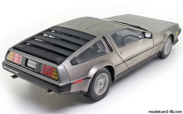 1981 - DeLorean DMC-12 Sun Star 1/18 (Серый ) Задняя правая сторона