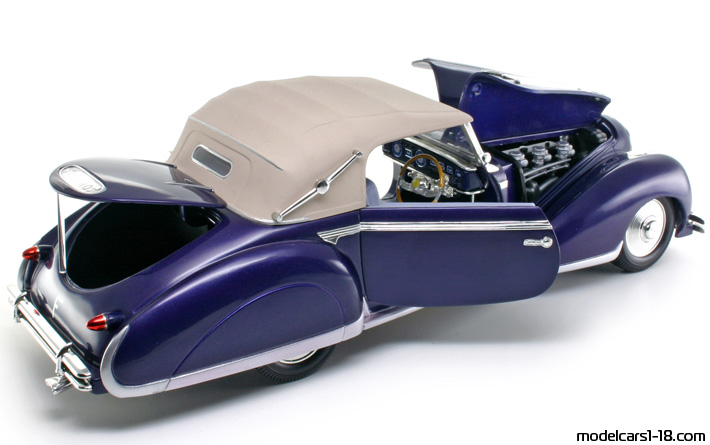 1947 - Delahaye 135M Signature Models 1/18 (Синий) Открывающиеся части
