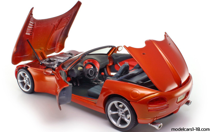 1997 - Dodge Copperhead Concept Maisto 1/18 (Kрасный) Открывающиеся части