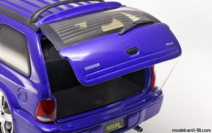 2000 - Dodge Durango ERTL 1/18 (Фиолетовый) Багажник / Поднимающиеся фары