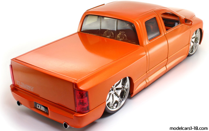 2003 - Dodge Ram 1500 Jada Toys 1/18 (Оранжевый) Задняя правая сторона