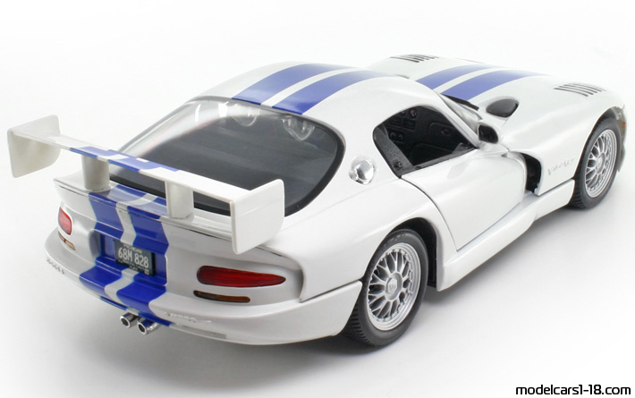 1996 - Dodge Viper GTS-R Maisto 1/18 (Белый / Синий) Задняя правая сторона
